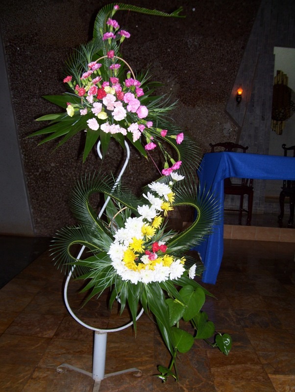 101 Mẫu Cắm Hoa Trong Phụng Vụ Nhà Thờ - Mẫu Cắm Hoa Bàn Thờ Chúa